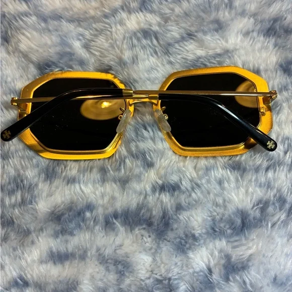 Women's Tory Birch Gold & Black 52 mm Geometric UV Sunglasses Italy w Bag & Case - Picture 5 of 9